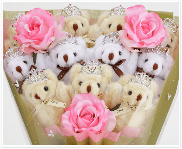 くまブーケ スタンダード：ミルキーウェイ（ピンク色のバラの造花3本付き）