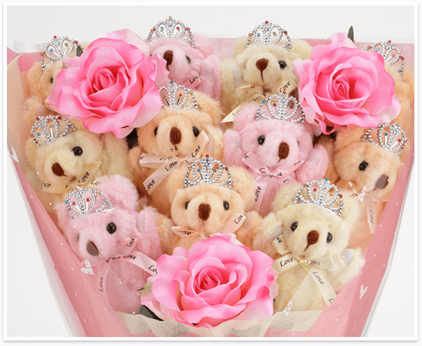 くまブーケ スタンダード：アプリコットメロディー（ピンク色のバラの造花3本付き）