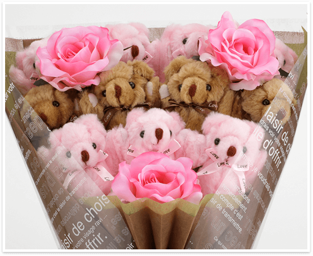 くまブーケ スタンダード：ピーチブロッサム（ピンク色のバラの造花3本付き）