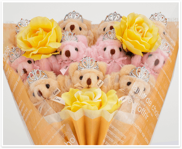 くまブーケ スタンダード：ピーチプリンセス（黃色のバラの造花3本付き）