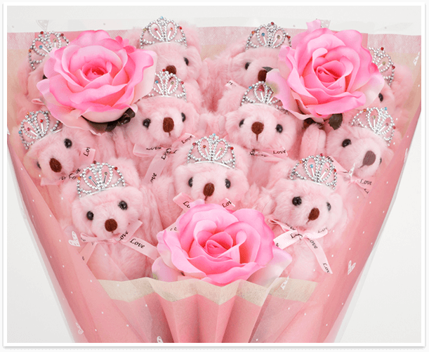 くまブーケ スタンダード：ハピネスピンク（ピンク色のバラの造花3本付き）