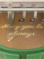 間違いがないように刺しゅうします